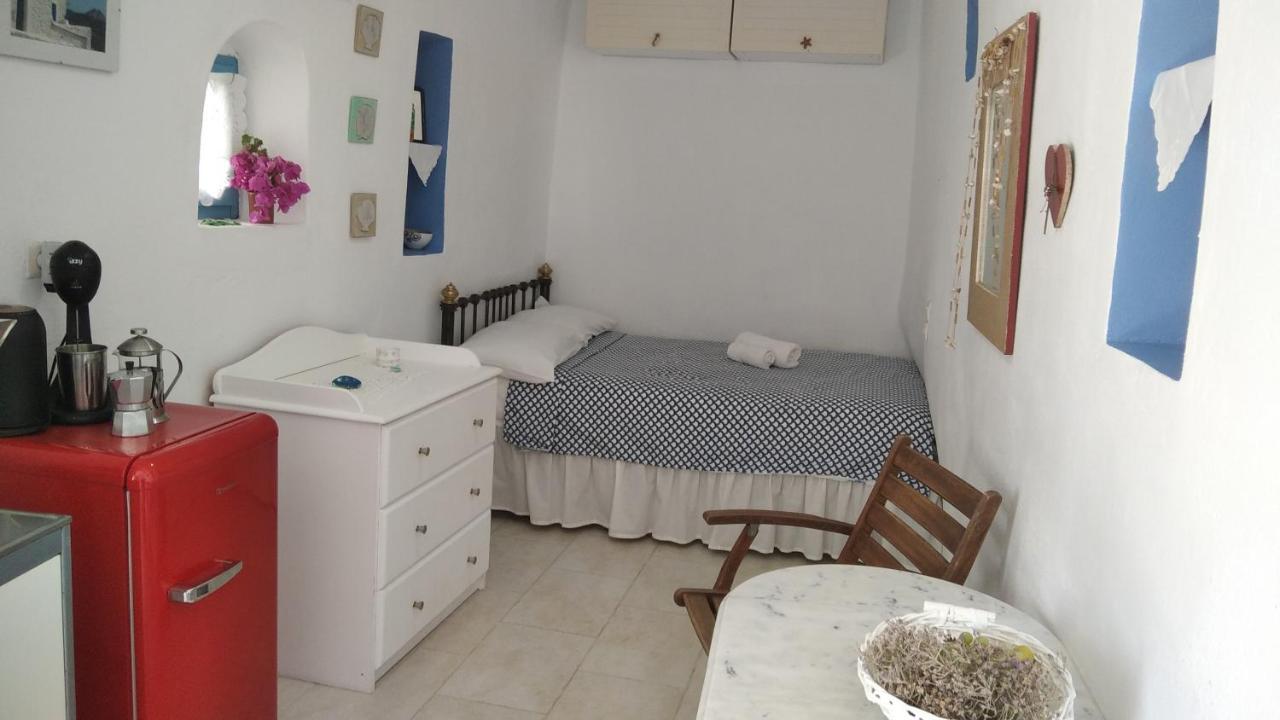 Traditional Renovated House In The Centre Of Анафи Екстериор снимка